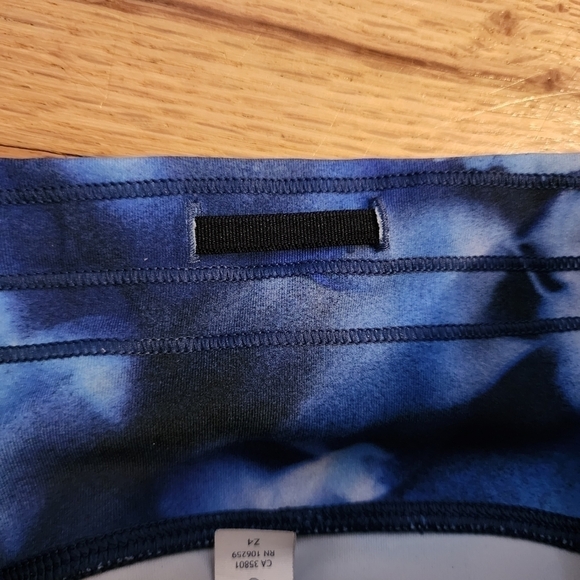 Lululemon Train Times Crop Full On Luxtreme Size 4 Cropped Leggings Abstract EUC - Picture 9 of 12